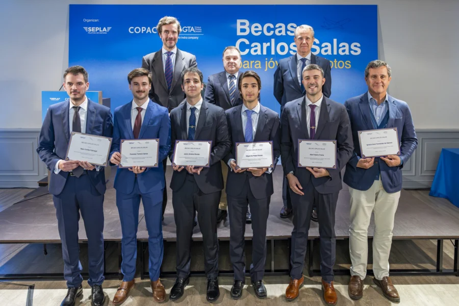 Entrega de las becas · IV edición (2025) · foto 1
