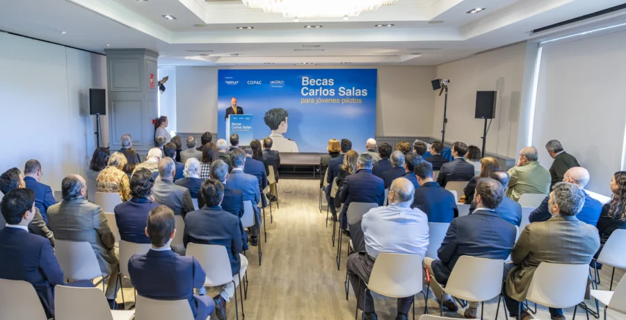 Acto de entrega de las Becas Carlos Salas